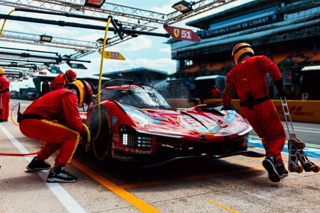 24 HEURES DU MANS 2026 - CITY CENTRE PARADE 51 PIER GUIDI Alessandro (ita), CALADO James (gbr), GIOVINAZZI Antonio (ita), Ferrari AF Corse, Ferrari 499P 51, Hypercar, action during the City Center Parade of the 24 Hours of Le Mans 2026, 3rd round of the 2026 FIA World Endurance Championship, on June 6, 2026 in Le Mans, France - Copyright: xDPPIx