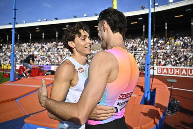 STOCKHOLM, SWEDEN 20260607 Armand Duplantis, Sweden, and Kurtis Marschall, Australia, hug each other after the men s pole vault during the IAAF Diamond League athletics meeting at Stockholm Olympic Stadium in Stockholm, Sweden, on June 7, 2026 STOCKHOLM SWEDEN x10430x  Copyright: xChristinexOlsson TTx SWEDEN DIAMOND LEAGUE ATHLETICS