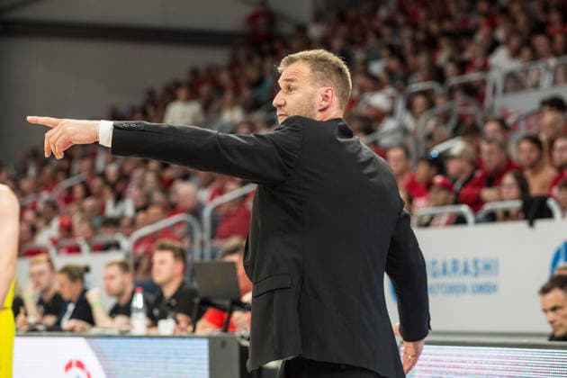 Bamberg, Germany 06 June 2026 1 BBL playoff semi-final 2025 2026 Sp 4 Bamberg Baskets vs Alba Berlin In the picture coach Anton Gavel Bamberg gesticulates on the sidelines of the pitch Brose Arena Bayern Copyright: xFotostandx xSchmittx