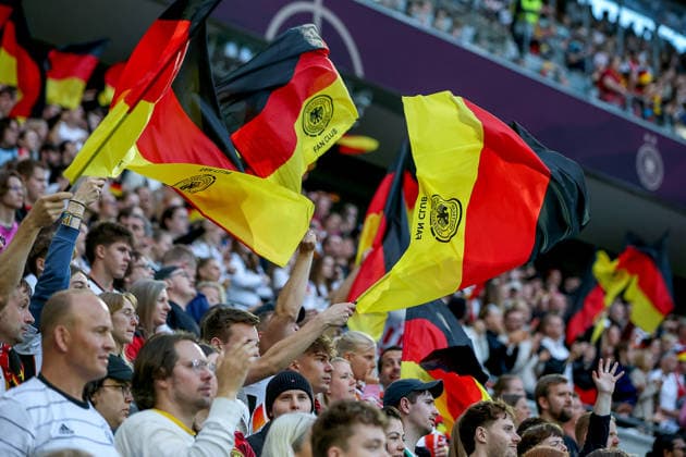 05 06 2026, xsscx, soccer, international match, World Cup qualification women, Germany Norway, Rhein Energie Stadium in Cologne Fans with German flags celebrate the goal to 1 0 DFB regulations prohibit any use of photographs as image sequences and or quasi video Photo xSandraxScherningxPressefotoKochx Nordrhein Westfalen Germany