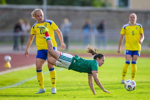 260608 Tuva Skoog of Sweden and Daniela Janet Monroy CortÃ z of Mexico during the under 23 international friendly football match between Sweden and Mexico on June 8, 2026 in Kalmar Photo Suvad Mrkonjic BILDBYRAN COP 170 SM0470 fotboll football soccer fotball träningslandskamp international friendly sverige sweden mexico dam bbeng sverige sweden  Copyright: SUVADxMRKONJIC BB260608SM063