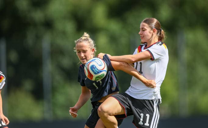 GER, Frankfurt, Germany U19 vs USA U19 friendly match, Football, DFB, Season 2025 2026, DFB Campus, second match in picture from l Kylie Maxwell USA U19 Women 17 , Leni Marie Eggert Germany U19 Women 11 , duel DFB DFL REGULATIONS PROHIBIT ANY USE OF PHOTOGRAPHS AS IMAGE SEQUENCES AND OR QUASI VIDEO, 09 06 2026 Copyright: HMBxMedia HendrikxHamelau