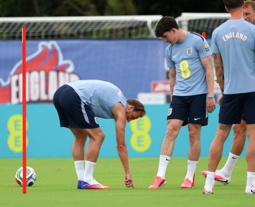 Harry Kane and Tino Livramento during a training session England Team Training, 2026 FIFA World Cup, WM, Weltmeisterschaft, Fussball Football, Palm Beach Gardens, Palm Beach, Florida, USA - 09 Jun 2026Florida Florida Blue Training Centre United States of America EDITORIAL USE ONLY No use with unauthorised audio, video, data, fixture lists, club league logos or live services. Online in-match use limited to 120 images, no video emulation. No use in betting, games or single club league player publications. Copyright: xChrisxArjoon Shutterstockx 16918901ai