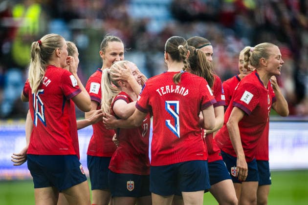 260609 Thea Bjelde of Norway celebrates with teammates after 1 0 during the FIFA Women s World Cup Qualifier football match between Norway and Austria on June 9, 2026 in Oslo Photo Jon Olav Nesvold BILDBYRAN COP 217 MM0070 bbeng fotball soccer football fotboll fifa world cup qualifiers vm kvalifisering kvinner vm kvalik landskamp dam norge norway austria osterrike jubel  Copyright: JONxOLAVxNESVOLD BB260609JE019