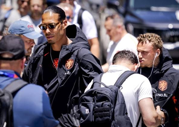 KANSAS - Virgil van Dijk or the Netherlands and Noa Lang or the Netherlands arrive at the Cascade Hotel on June 9, 2026, in Kansas City. The Dutch national team, Nationalteam is preparing for the 2026 World Cup. ROBIN VAN LONKHUIJSEN ANP xVIxANPxSportx xxANPxIVx 560589251 originalFilename: 560589251.jpg