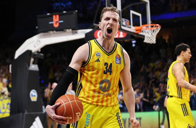 Justin Bean cheers after the end of the game Joy Emotion Sport Basketball BBL Bundesliga Mens Play Off Semi-Final 5 Game Season 2025 2026 09 06 2026 ALBA Berlin vs BMA365 Bamberg Baskets
