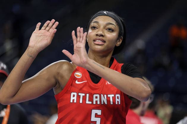 CHICAGO, USA - June 9: Angel Reese (5 Atlanta Dream) waves to the fans after the WNBA, Basketball Damen, USA Commissionerâ??s Cup game between the Chicago Sky and Atlanta Dream at Wintrust Arena on Tuesday, June 9 in Chicago, USA Copyright: xShainaxBenhiyoun SPPx Sportspressphoto_SPR164234