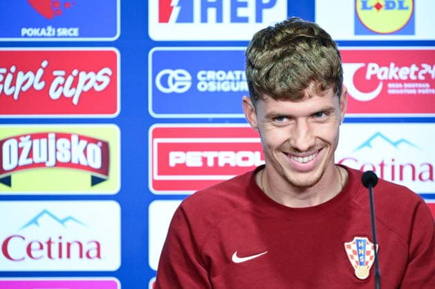 Alexandria, USA, 100626. Croatian national team, Nationalteam players Kristijan Jakic and Igor Matanovic with Alexandria Major Alyia Gaskins at he press conference, PK, Pressekonferenz in the base camp during the FIFA World Cup, WM, Weltmeisterschaft, Fussball Photo: Boris Kovacev CROPIX Copyright: xxBorisxKovacevx xCROPIXx hrvatska_press8-100626