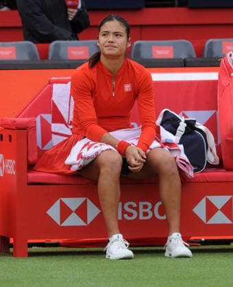 Tennis - HSBC Queen™s Club Championships - Women™s WTA, Tennis Damen 500 Tournament - Queen™s Club, London - Thurssday 11th June 2026 Women™s singles second Round; Sorana Cirstea (ROU) v Emma Raducanu (GBR) Emma Raducanu only gets to warm up on court before the rain started again COLORSPORT ANDREW COWIE