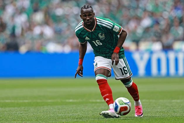 June 11, 2026, Mexico City, Mexico City, Mexico: Julian Quinones of Mexico passes the ball during the match between Mexico and South Africa for the 1st round of the group A of the FIFA World Cup, WM, Weltmeisterschaft, Fussball 2026, at Mexico City Stadium, in Mexico City, Mexico on June 11, 2026. World Cup 2026: Mexico 2:0 South Africa - ZUMAh208 20260611_zsp_h208_023 Copyright: xHeulerxAndreyx
