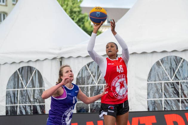 Alice Bremer Team Goettingen, 48 cant stop the shot of Sanata Lea Ouedraogo Team Heidelberg, 46 Innside 3x3 Circus, Basketball, Group Phase, D Sports, 13 06 2026 Innside 3x3 Circus, Basketball, Group Phase, D Sports, 13 06 2026 Duesseldorf Copyright: xEibner-Pressefoto ThomasxHaeslerx EP_THR