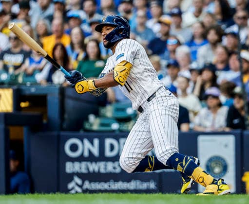Milwaukee Brewers left fielder Jackson Chourio hits a single in the first inning of the MLB, Baseball Herren, USA game between the Philadelphia Phillies and the Milwaukee Brewers at American Family Field in Milwaukee, Wisconsin on Saturday, June 13, 2026.  MIL20260613804 TANNENxMAURY