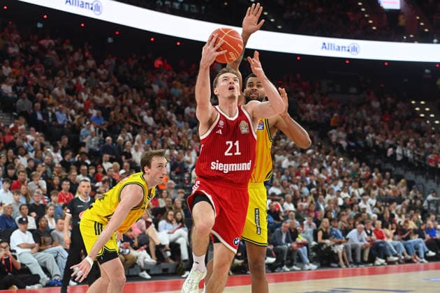 Justus HOLLATZ FCB , action,duel against Norris AGBAKOKO Berlin Basketball BBL,Season 2025 2026 Play Off Final Game 2, FC Bayern Muenchen Alba Berlin on 14 06 2026 S A P G A R D EN