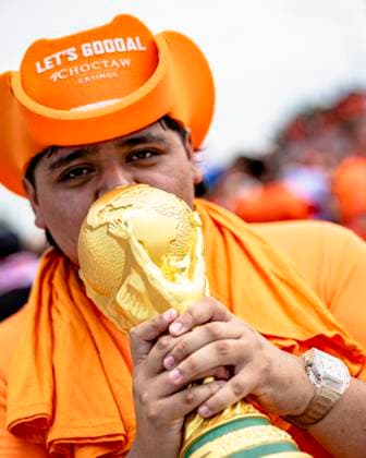 DALLAS Orange supporters march in the Orange march to the stadium during the Netherlands vs Japan match at the 2026 World Cup at AT T Stadium on June 14, 2026, in Dallas, United States Photo by Stefan Koops EYE4IMAGES DeFodi Images