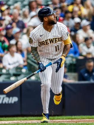 Milwaukee Brewers left fielder Jackson Chourio hits a home run in the first inning of the MLB, Baseball Herren, USA game between the Philadelphia Phillies and the Milwaukee Brewers at American Family Field in Milwaukee, Wisconsin on Sunday, June 14, 2026.  MIL20260614808 TANNENxMAURY