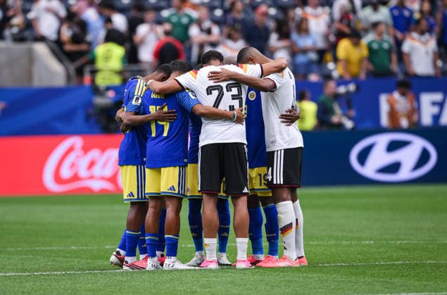 Football FIFA World Cup 2026 Preliminary Round Group E in Houston Germany Curacao 14 06 2026 A group of players gather in the center circle after the match and pray together Joshua Brenet Curacao , Gervane Kastaneer Curacao , Felix Nmecha Germany and Jonathan Tah v li Germany