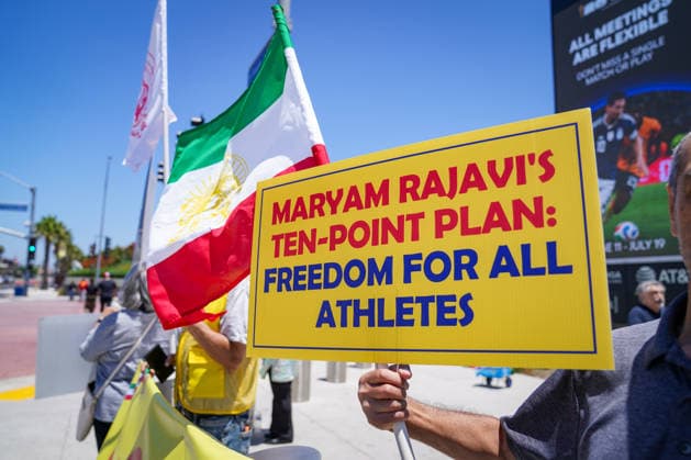 USA Soccer 2026 FIFA World Cup Iranian exiles demonstrate outside SoFi Stadium ahead of a 2026 FIFA World Cup match against the Islamic Republic of Iran. The activists are commemorating athletes who have been killed or persecuted and are calling for the exclusion of the Iranian Football FederationThe protests are linked to the Woman, Life, Freedom movement,detected_source_language Copyright: xJOERANxSTEINSIEKx