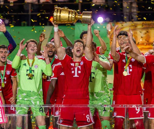 May 23, 2026, DFB Cup 2025–2026, Final, FC Bayern Munich vs. VfB Stuttgart, at the Olympic Stadium in Berlin FC Bayern is the cup champion; the team celebrates the title at the award ceremony Leon Goretzka of FC Bayern Munich hoists the trophy, goalkeeper Jonas Urbig of FC Bayern Munich, goalkeeper Manuel Neuer of FC Bayern Munich, Harry Kane of FC Bayern Munich,detected_source_language