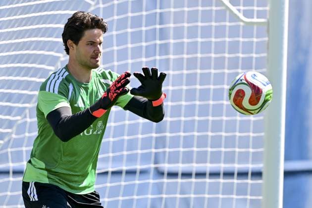 Belgium s goalkeeper Senne Lammens pictured during a training of Belgian national soccer team Red Devils, at the basecamp in Seattle, USA on Tuesday 16 June 2026, after their first game against Egypt at the FIFA World Cup, WM, Weltmeisterschaft, Fussball 2026. The match ended in a 1-1 draw. DIRKxWAEM x177874900x