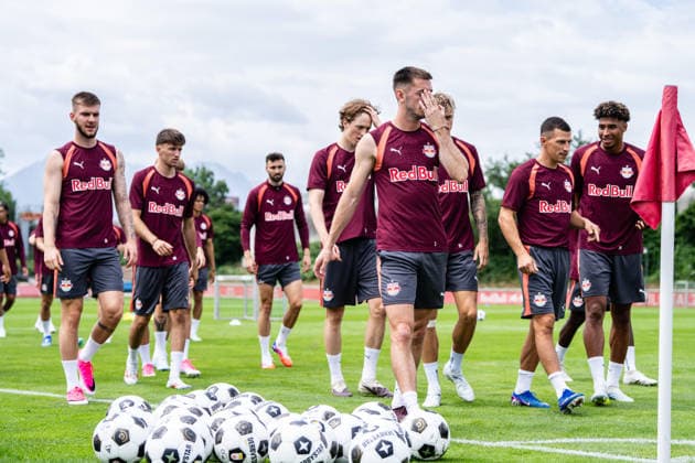 SOCCER - BL, RBS, training start SALZBURG,AUSTRIA,17.JUN.26 - SOCCER - ADMIRAL Bundesliga, Red Bull Salzburg, training start. Image shows team of Salzburg.  GEPAxpictures xJulioxArellano