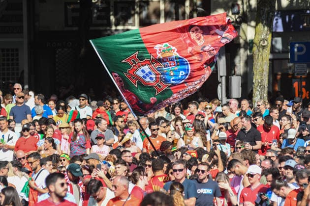 TORCIDA PORTUGAL x CONGO PORTO, PT - 17.06.2026: TORCIDA PORTUGAL X CONGO - Portuguese fans watch Portugal& 39;s opening match in the 2026 FIFA World Cup, WM, Weltmeisterschaft, Fussball against the Democratic Republic of Congo, broadcast from the Fan Zone set up in Praca de D. Joao I, in the center of Porto. The match, valid for the first round of Group K, marks the beginning of the Portuguese national team, Nationalteam 39;s campaign in the World Cup held in the United States, Canada and Mexico. (Photo: Daniela Maria Fotoarena) x2963884x DanielaxMaria