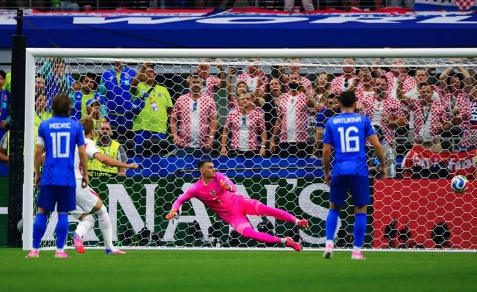 Harry Kane of England scores the opening goal from the penalty spot England v Croatia, 2026 FIFA World Cup, WM, Weltmeisterschaft, Fussball Group L, Football, Dallas Stadium, Arlington, Texas, USA - 17 Jun 2026Arlington Dallas Stadium Texas (TX) United States of America EDITORIAL USE ONLY No use with unauthorised audio, video, data, fixture lists, club league logos or live services. Online in-match use limited to 120 images, no video emulation. No use in betting, games or single club league player publications. Copyright: xJavierxGarcia Shutterstockx 16928920aw