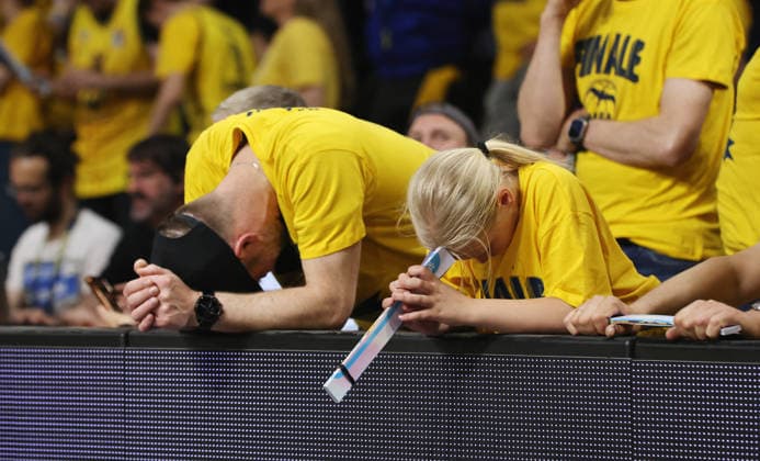 Alba Fans Disappointed After the Game Disappointment Sports Basketball BBL Bundesliga Mens Playoff Game 3 of the 2025–2026 Season June 17, 2026 ALBA Berlin vs. Bayern Munich,detected_source_language