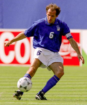 940623 Soccer, 1994 FIFA World Cup in the U.S., Group E, Italy Norway 1 0 Italys Franco Baresi Photo BILDBYRAN M013 08 940623 Italians Italy Norway m013 08 scanx dia bbeng soccer football World Cup 1994 World Cup FIFA World Cup Italy vs. Norway 960623 World Championships Giants Stadium New Jersey New York June 23, 1994,detected_source_language  Copyright: BILDBYRAN BB940623BB030