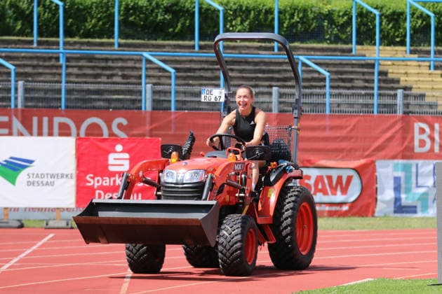 June 18, 2026 Track and Field 28th International Track and Field Meet ANHALT 2026 Training at Paul Greifzu Stadium in Dessau Gina Lückenkemper takes advantage of the time before her training session to take the greenkeepers’ tractor at Dessau’s Paul Greifzu Stadium for a short test drive Stadium, Dessau-Roßlau, Saxony-Anhalt, Germany,detected_source_language