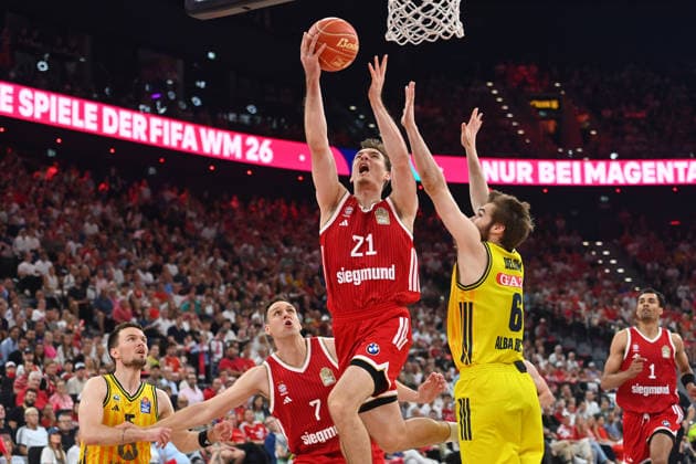 Justus HOLLATZ (FCB), in action, battling Malte DELOW (Alba Berlin), li fcb07, Basketball BBL, 2025–2026 Season Playoff Finals Game 5, FC Bayern Munich vs. Alba Berlin on June 21, 2026, at SAP GARDEN,detected_source_language