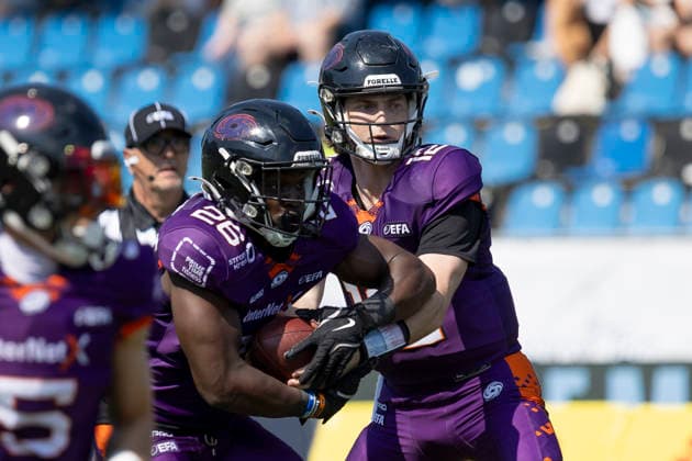 EFA European Football Alliance Frankfurt Galaxy vs. Prague Lions, June 21, 2026 Ethan Garbers (Frankfurt Galaxy, No. 12) hands the ball off to running back Antony Marvyn Bouembe (Frankfurt Galaxy, No. 26), Frankfurt Galaxy vs. Prague Lions, Frankfurt, PSD Bank Arena, June 21, 2026,detected_source_language Copyright: xBEAUTIFULxSPORTS Gawlikx