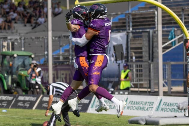 EFA European Football Alliance Frankfurt Galaxy vs. Prague Lions, June 21, 2026 Paul Kavadia Lenhardt (Frankfurt Galaxy 5) and Normen Schumm (Frankfurt Galaxy 11) celebrate a touchdown, Frankfurt Galaxy vs. Prague Lions, Frankfurt, PSD Bank Arena, June 21, 2026,detected_source_language Copyright: xBEAUTIFULxSPORTS Gawlikx