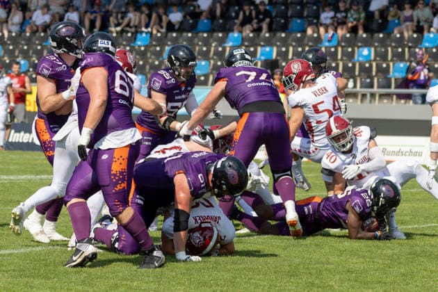 EFA European Football Alliance Frankfurt Galaxy vs. Prague Lions, June 21, 2026 Antony Marvyn Bouembe of the Frankfurt Galaxy scores a touchdown by carrying the ball into the end zone, Frankfurt Galaxy vs. Prague Lions, Frankfurt, PSD Bank Arena, June 21, 2026,detected_source_language Copyright: xBEAUTIFULxSPORTS Gawlikx