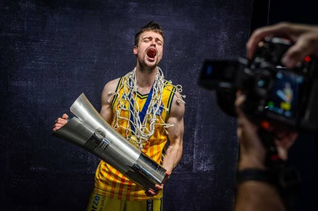 Basketball Munich, June 21, 2026; 2025–2026 Season; EasyCredit BBL 1 Bundesliga Playoffs; Finals, Game 5; Men’s, Men’s FC Bayern Munich vs. Alba Berlin Alba Berlin wins Game 5, 84–81, and is the 2026 German Champion. Jonas Mattisseck of Alba Berlin, No. 09, celebrates.,detected_source_language