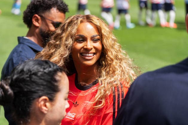 June 19, 2026, Seattle, Washington, USA: CIARA stands next to her husband RUSSEL WILSON on the field during a soccer game between Australia and the USA on Friday, June 19, 2026, at Seattle Stadium in Seattle. FIFA World Cup, WM, Weltmeisterschaft, Fussball Soccer 2026: Australia At USA - ZUMAm269 20260619_zsp_m269_023 Copyright: xRezaxL.xMalayerix