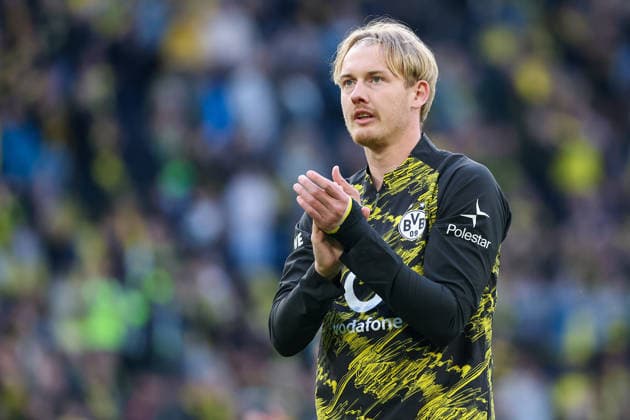 1 Bundesliga: Borussia Dortmund vs. Eintracht Frankfurt on May 8, 2026, at Signal Iduna Park in Dortmund. Julian Brandt (No. 10) of Dortmund thanks the fans. MH