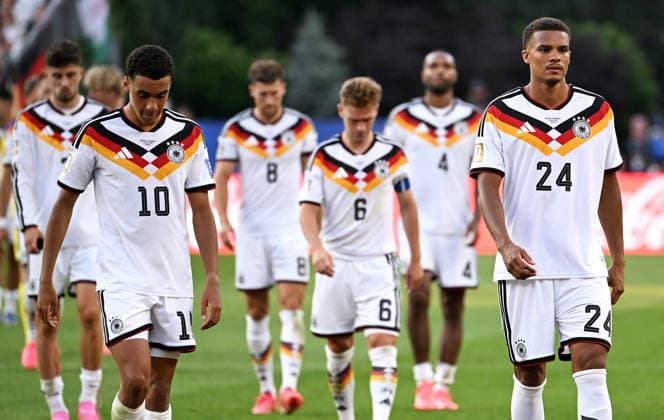Soccer, International Match, Men s, 2026 FIFA World Cup, Soccer World Cup, USA, Round of 32, Gilette Stadium, Boston: Germany vs. Paraguay 3–4 (a.e.t.) Malick Thiaw (GER), Joshua Kimmich (GER), Jamal Musiala (GER) disappointed after the final whistle; disappointment, frustration, action