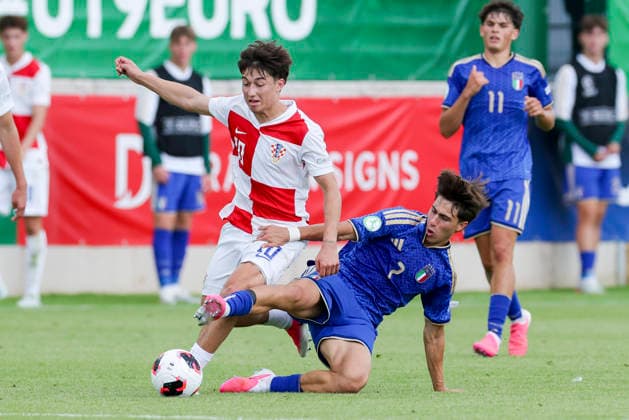 Patrice Covic (Croatia) and Federico Coletta (Italy) battle for the ball, 2026 UEFA European Under-19 Championship Group B, Croatia vs. Italy, The Oval on July 2, 2026, in Caernarfon, United Kingdom. Photo by Marco Steinbrenner, DeFodi Images. Patrice Covic of Croatia and Federico Coletta of Italy battle for the ball, UEFA European Under-19 Championship 2026 Group B, Croatia vs. Italy, The Oval, July 2, 2026, in Caernarfon, United Kingdom. Photo by Marco Steinbrenner, DeFodi Images