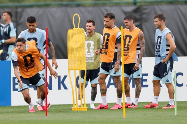 Argentina s players take part in a training session in Kansas City, United States, 21 June 2026. Argentina will face Austria in their 2026 World Cup Group J soccer match on 22 June. FIFA World Cup, WM, Weltmeisterschaft, Fussball 2026 - Group J - Argentina s training session ACHTUNG: NUR REDAKTIONELLE NUTZUNG  Copyright: xJUANxIGNACIOxRONCORONIx GRAF2727 20260621-55020666478_1 FIFA World Cup 2026 - Group J - Argentina s training session !ACHTUNG: NUR REDAKTIONELLE NUTZUNG!  Copyright: xIMAGO JUANxIGNACIOxRONCORONIx imago images 0859664612 0859664612st