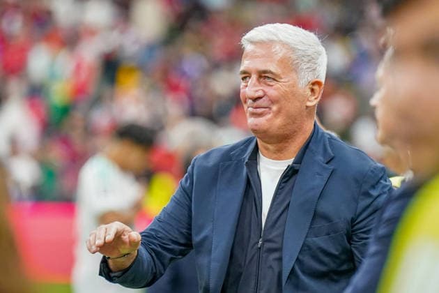 Canada Soccer 2026 FIFA World Cup Round of 32 Switzerland vs. Algeria BC Place Stadium, Vancouver Vladimir PetkoviÄ‡ Vladimir Petkovic, Algeria s head coach, was greeted by numerous players from his former Swiss team before kickoff Copyright: xJOERANxSTEINSIEKx