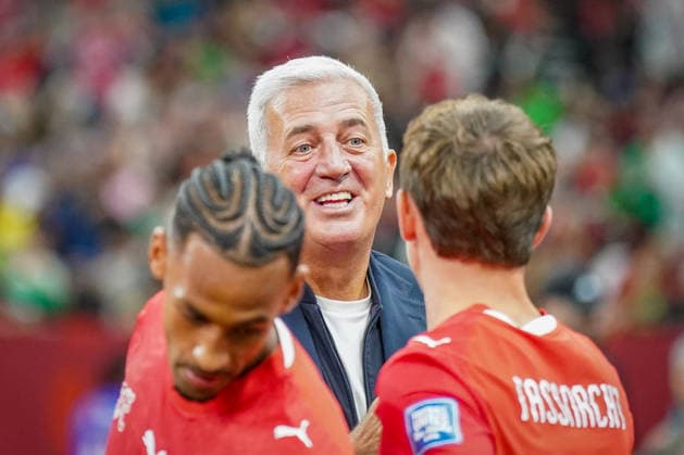 Canada Soccer 2026 FIFA World Cup Round of 32 Switzerland vs. Algeria BC Place Stadium, Vancouver Vladimir PetkoviÄ‡ Vladimir Petkovic, Algeria s head coach, was greeted by numerous players from his former Swiss team before kickoff Copyright: xJOERANxSTEINSIEKx