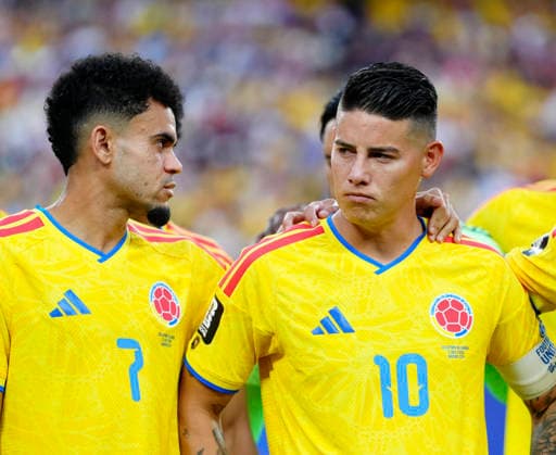 (260704) -- KANSAS CITY, July 4, 2026 -- James Rodriguez (R) and Luis Diaz of Colombia are seen before the round of 32 match between Colombia and Ghana at the 2026 FIFA World Cup, WM, Weltmeisterschaft, Fussball in Kansas City, the United States, July 3, 2026. ) (SP)U.S.-KANSAS CITY-FOOTBALL-FIFA WORLD CUP-ROUND OF 32-COL VS GHA JiaxHaocheng 