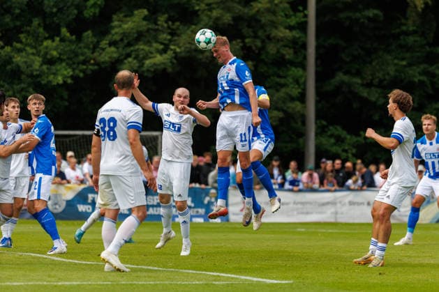 Emil Frost Holten Rostock heads the ball here in the 0-5 loss for GER, FSV Kühlungsborn vs. FC Hansa Rostock, soccer, men s, 3. Liga, friendly match, 2026–2027 season, July 4, 2026, Kühlungsborn Sports Field, Mecklenburg-Western Pomerania, Germany