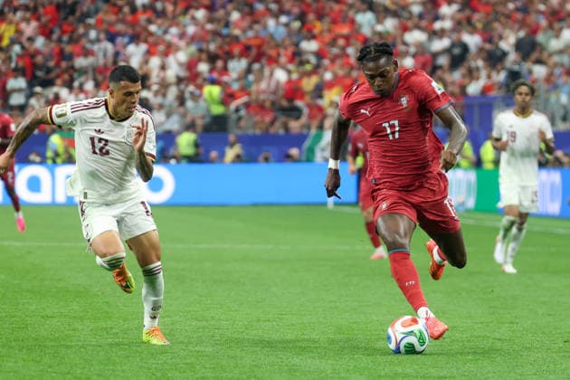 ARLINGTON, TX - JULY 06: Rafael Leao 17 of Portugal runs up the pitch with the ball while Pedro Porro 12 of Spain pursues during the FIFA World Cup, WM, Weltmeisterschaft, Fussball 2026 Round of 16 match between Portugal and Spain on July 6, 2026, at Dallas Stadium in Arlington, Texas. (Photo by David Buono Icon Sportswire) SOCCER: JUL 06 FIFA World Cup 26 Round of 16 - Portugal vs Spain EDITORIAL USE ONLY Icon260706308