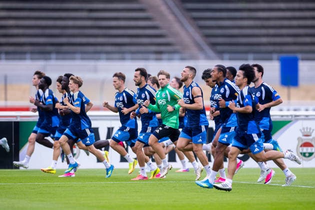 July 8, 2026, Soccer, FC Schalke 04 practice. S04 players sprinting at the FC Schalke 04 training facility in Gelsenkirchen, North Rhine-Westphalia, Germany xRHR PHOTO YYx Copyright: RHR-FOTOx RHR-FOTO YY