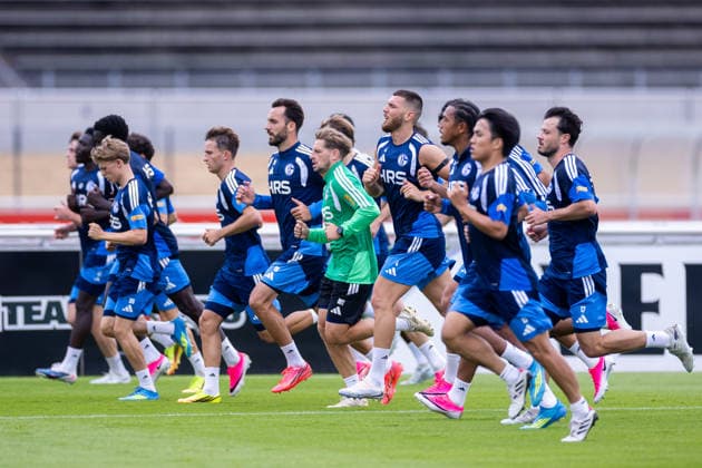 July 8, 2026, Soccer, FC Schalke 04 practice. S04 players sprint at the FC Schalke 04 training facility in Gelsenkirchen, North Rhine-Westphalia, Germany xRHR PHOTO YYx Copyright: RHR-FOTOx RHR-FOTO YY