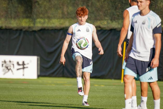 USA Soccer FIFA World Cup, World Cup, 2026 World Cup, Quarterfinals, Matchday 1 Valentin Barco Valentin Barco Argentina 8 during the official final training session for Matchday 1 of the Argentine national soccer team at the Sporting KC Training Center in Kansas City, Kansas, USA. Argentina is preparing for its quarterfinal match against Switzerland at the 2026 FIFA World Cup. Copyright: xJOERANxSTEINSIEKx