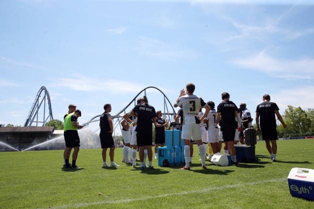 July 11, 2026, xrekx, soccer exhibition match, SV Elversberg vs. FC Thun, during a water break, team huddle with Vincent Wagner, coach of SV 07 Elversberg. DFL and DFB regulations prohibit any use of photographs as image sequences and or quasi-video. Rust
