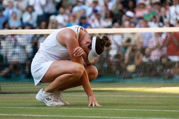 Linda Noskova celebrates victory in the Ladies Singles final Wimbledon Tennis Championships, Day 13, The All England Lawn Tennis and Croquet Club, London, UK - 11 Jul 2026London The All England Lawn Tennis and United Kingdom  Copyright: xEllaxLing Shutterstockx 16981031ce