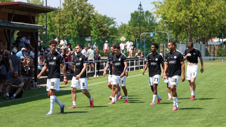 July 11, 2026, xrekx, Soccer Friendly Match, SV Elversberg vs. FC Thun: Noah Darvich (SV 07 Elversberg), Lukasz Poreba (SV 07 Elversberg), Luca Schnellbacher (SV 07 Elversberg), Nicholas Mickelson (SV 07 Elversberg), Filimon Gerezgiher (SV Elversberg), Jan Gyamerah (SV 07 Elversberg), DFL DFB regulations prohibit any use of photographs as image sequences and or quasi-video. Rust